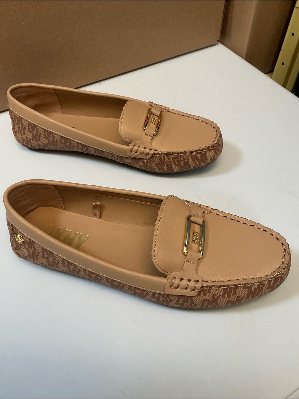 2418 - DKNY Tan Monogram Logo Loafers Driver Moccasins Gold Hardware Size 8M - Picture 4 of 10